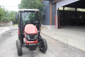 Tractor Agrícola Compacto de 50HP 4WD con Neumáticos Estrechos para Uso en Viñedos y Huertos Frutales - Product Image 3