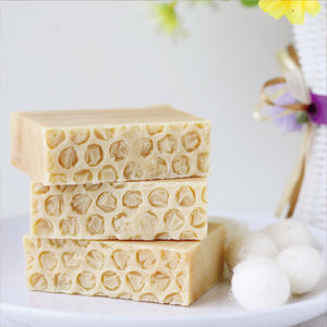 Savon artisanal au miel naturel de <span class=keywords><strong>Marseille</strong></span> avec soie, hypoallergénique, non irritant, exclusif pour les femmes enceintes et les enfants - Product Image 2