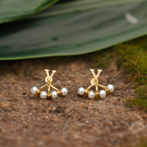 PND202501-1801 Boucles d'oreilles clous classiques en alliage de zinc plaqué or avec perles d'imitation, motif lettre, pour femme - Product Image 3