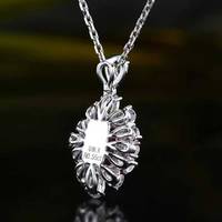 Pendentif en or massif 18 carats avec rubis naturel non chauffé du Mozambique, serti sur le côté avec 10 diamants, idéal pour les banquets et la collection.