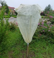 Usine BSCI, tissu non tissé en polypropylène, respirant, écologique, imperméable, fusible, paillis protecteur pour plantes contre le gel hivernal