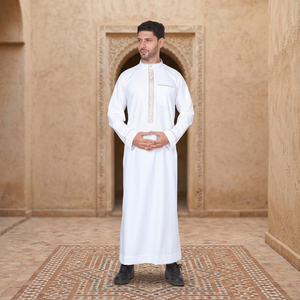 Thobe Kandura blanc de qualité supérieure pour hommes avec panneau frontal brodé, robe traditionnelle arabe à manches longues pour les Émirats arabes unis, l'Arabie Saoudite et les pays du Golfe - Product Image 3