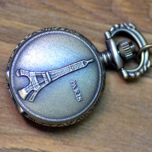 32 Modelli Assortiti, Orologio Classico Romano di Piccole Dimensioni con Movimento al Quarzo, Cassa Quadrata in Acciaio Inox da 46MM, Cinturino in Gomma, Stile Vintage Antico con Cuore Traforato - Product Image 4
