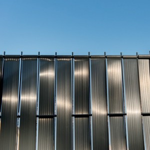 RAL7016 lamelles de confidentialité en <span class=keywords><strong>PVC</strong></span> 4.6CMX50M ruban de revêtement de clôture pour cour pelouse sécurité chantiers de construction clôtures routières - Product Image 2