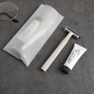 Set de Artículos de Aseo Desechables Kashu para Habitaciones de Hotel, Amenidades de Lujo: Champú, Gel de Ducha, Cepillo de Dientes, Pasta de Dientes, Maquinilla de Afeitar, Peine - Product Image 3