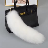 Vente en gros de vraie queue de renard 35-40CM queue de renard moelleux queue de fourrure d'animal accessoires décoratifs porte-clés pendentifs
