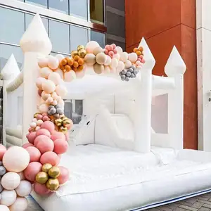 Videur de mariage de luxe commercial tout blanc sautant la maison de rebond blanche gonflable de château plein d'entrain