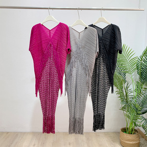 Vestido Miyake plisado 2026, nuevo, con cuello en V, borlas, mangas largas, estilo elegante y falda plisada sencilla. - Product Image 4