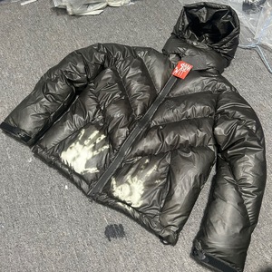 เสื้อแจ็คเก็ตขนเป็ดคุณภาพสูงสำหรับฤดูหนาว ตัดเย็บแบบหนาและอุ่นสบาย ทรงหลวมสำหรับทั้งชายและหญิง - Product Image 4