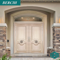 Porte d'entrée principale de villa de luxe, double porte, design en bois massif sculpté, noyer, teck, pivotante, avec vitrage