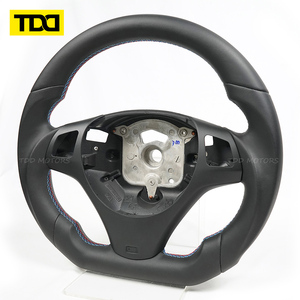 Volant en fibre de carbone à 3 branches TDD Factory Direct, compatible avec BMW E90 E91 E92 E93 M3, sur mesure - Product Image 2