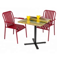 Ensemble table et chaises de restaurant moderne en aluminium avec chaises empilables robustes pour usage extérieur, villa, parc, appartement