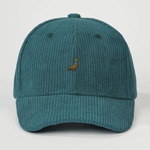 Nuevo al aire libre logotipo personalizado Material de pana suave Durable lindo pato decoración gorra de béisbol bordada - Product Image 5