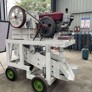 Trituradora de Mandíbulas Portátil con Motor Diésel, Máquina Trituradora de Granito y Guijarros de Río, Unidad de Cribado Móvil con Capacidad de 15t/h - Product Image 1