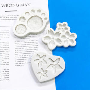 Moules en silicone pour gâteaux en forme de pétales variés : petites marguerites, fleurs de cerisier, frangipaniers, fleurs artificielles séchées et fondant - Product Image 2