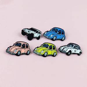 صديقة للبيئة الصانع الرجعية سباق الأسود والأبيض على ظهره السيارات طية صدر السترة دبابيس المينا الصلبة لينة - Product Image 3