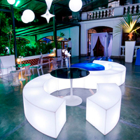 Banc, chaise, tabouret de bar, tabouret incurvé, chaise cube LED en plastique imperméable pour l'extérieur, pour fêtes, événements, jardin