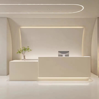 Comptoir de réception moderne et personnalisable en MDF crème de haute qualité pour salon de beauté et boutique