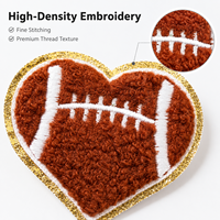 Patch de rugby américain en forme de cœur, petit, avec bordure dorée scintillante, emblèmes en chenille, pour l'ambiance des jours de match, autocollant pour pull, en gros, en stock