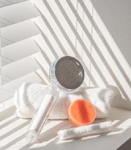 Pommeau de douche en polypropylène CLZERO avec filtres à sédiments et gel vitaminé, tuyau en silicone pour le soin de la peau et des cheveux, modèle CL-SH-FIL - Product Image 1