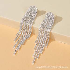 Boucles d'oreilles pendantes de luxe haut de gamme en alliage, ornées de strass et de diamants super brillants, forme boule, pour mariage et dîner, modèle transfrontalier Europe et États-Unis - Product Image 5