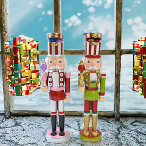 Ornement de Noël en bois de 15 pouces, Casse-Noisette Soldat, design de poupée classique unique, fait main, finition brillante et colorée, de qualité supérieure - Product Image 3