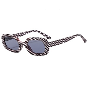 Nouvelles Lunettes de Soleil Tendance pour Femmes, Style Rétro Décontracté, Protection UV400, Verres Optiques en Acrylique, Petite Monture PC de Marque Designer - Product Image 6