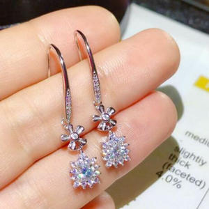 Orecchini pendenti a forma di fiocco di neve in oro bianco con zirconi rotondi incastonati a griffe per gioielli romantici da donna per matrimoni - Product Image 5