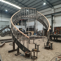Rampe d'escalier en fer forgé européenne de dernière génération avec des designs modernes pour balcon et villa, résistante à la rouille