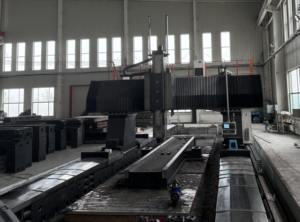 Tugbang SLM30100 آلة طحن عمودية ثلاثية المحاور عالية الدقة باستخدام الحاسب الآلي نظام Fanuc للخدمة الشاقة BT50 عمود جسرية للسفر - Product Image 2