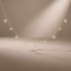 Collier pendentif fleur plaqué or 14 carats pour femme avec strass en cristal et chaîne serpent, bijou minimaliste pour le quotidien - Product Image 2
