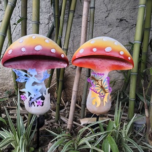 Lanterne décorative d'extérieur en résine époxy, motif champignon sculpté, étanche, pour jardin, lumière féerique solaire - Product Image 1