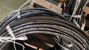 Cao áp <span class=keywords><strong>SAE</strong></span> <span class=keywords><strong>100r1</strong></span> R2 DN en853 1SN 2sn dây thép bện linh hoạt thủy lực cao su ống NBR vật liệu tùy chỉnh cắt - Product Image 5