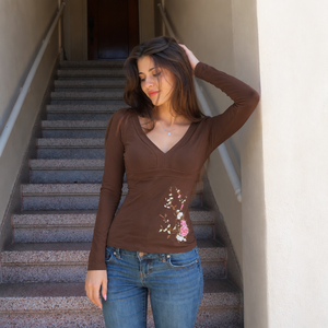 Haut à manches longues à col en V avec broderie florale, taille nouée, coupe ajustée, style vintage rétro, élégant, flatteur, basique et décontracté - Product Image 2