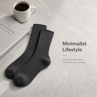 Chaussettes noires côtelées mi-mollet pour baskets, uniformes de travail, tenues scolaires et style décontracté