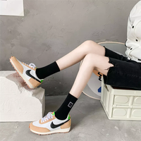 Chaussettes de sport pour femmes, chaussettes de sport épaisses avec logo personnalisé OEM, chaussettes de sport de haute qualité