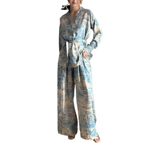 Ensemble de 2 pièces pour femmes, chemisier à manches longues à imprimé français tendance, à nouer devant, et pantalon large à taille haute - Product Image 1