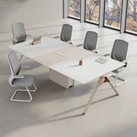 Table de conférence moderne en bambou avec chaises, mobilier de bureau commercial, boîte à câbles intégrée, capacité de 6 à 12 personnes