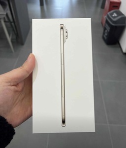 Teléfono LED 5G LTE Confiable para 17 Air con Pantalla de 120Hz y Carga Inalámbrica para Uso Diario - Product Image 3