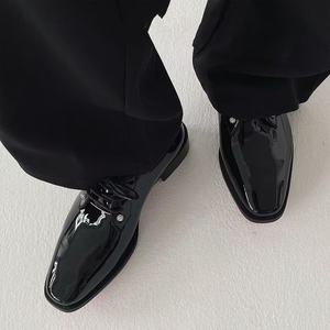<span class=keywords><strong>Scarpe</strong></span> eleganti <span class=keywords><strong>da</strong></span> <span class=keywords><strong>uomo</strong></span> in pelle di alta gamma, <span class=keywords><strong>scarpe</strong></span> in pelle lucida con suola rossa, <span class=keywords><strong>scarpe</strong></span> formali <span class=keywords><strong>da</strong></span> <span class=keywords><strong>sposo</strong></span> con suola spessa e lacci. - Product Image 4