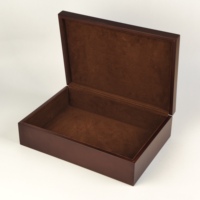 Boîte à chocolat en bois creux gravée au laser avec doublure en velours, logo personnalisé, couvercle à charnière pour l'emballage de desserts du Ramadan et de l'Aïd au Moyen-Orient
