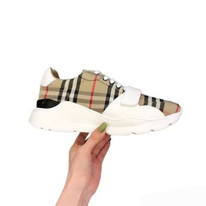 Calzado Deportivo de Lona de Alta Calidad al por Mayor, Zapatos Casuales de Suela Gruesa para Hombre y Mujer, Diseño de Lujo y Moda - Product Image 1