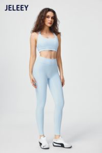 Conjunto de sujetador deportivo y leggings de una pieza con diseño cruzado y bolsillos, perfecto para entrenar, hacer ejercicio, practicar yoga. - Product Image 3