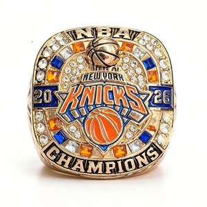 Anillo de Campeonato de los <span class=keywords><strong>New</strong></span> <span class=keywords><strong>York</strong></span> <span class=keywords><strong>Knicks</strong></span> 2025-2026, Chapado en Oro, Incrustaciones de Aleación, Regalo Conmemorativo de <span class=keywords><strong>Baloncesto</strong></span>, Joyería de Alta Calidad - Product Image 2