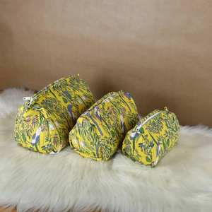 Juego de Bolsas de Aseo y Cosméticos de Algodón Acolchado Hechas a Mano, Estilo Bohemio, con Cierre de Cremallera y Cadenas, con Diseño Floral - Product Image 1