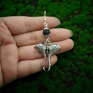 Pendientes Colgantes Vintage de Mariposa Calavera y Esqueleto para Mujer - Joyería de Aleación Inspirada en Emo, Regalo, Accesorio de Moda - Product Image 6