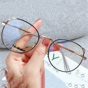 แว่นตาทรงกลม Cat Eye วัสดุอัลลอยด์และ PC สำหรับผู้หญิง น่ารัก ทันสมัย เหมาะสำหรับนักเรียน ขายส่ง แว่นกรองแสงสีฟ้า สำหรับผู้ใหญ่ ปี 2024 - Product Image 5