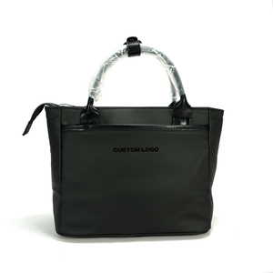 Venta al por mayor <span class=keywords><strong>de</strong></span> bolsa <span class=keywords><strong>de</strong></span> golf personalizada para hombres y mujeres Boston cremallera y deportes impermeables PU para compañeros <span class=keywords><strong>de</strong></span> golf - Product Image 4
