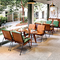 Combinaison de sièges modulaires en fer en forme de L pour restaurants, cafés, salons de thé, espaces de réception et de détente, avec banquette double et sièges individuels