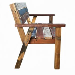 El banco SL está equipado con reposabrazos y respaldo, hechos de madera de barco recuperada, perfecto para sentarse en el jardín y en el hogar. - Product Image 2